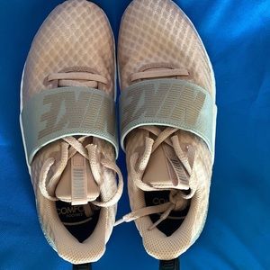 Brand new nike shoes without tag , never worn , comes without box